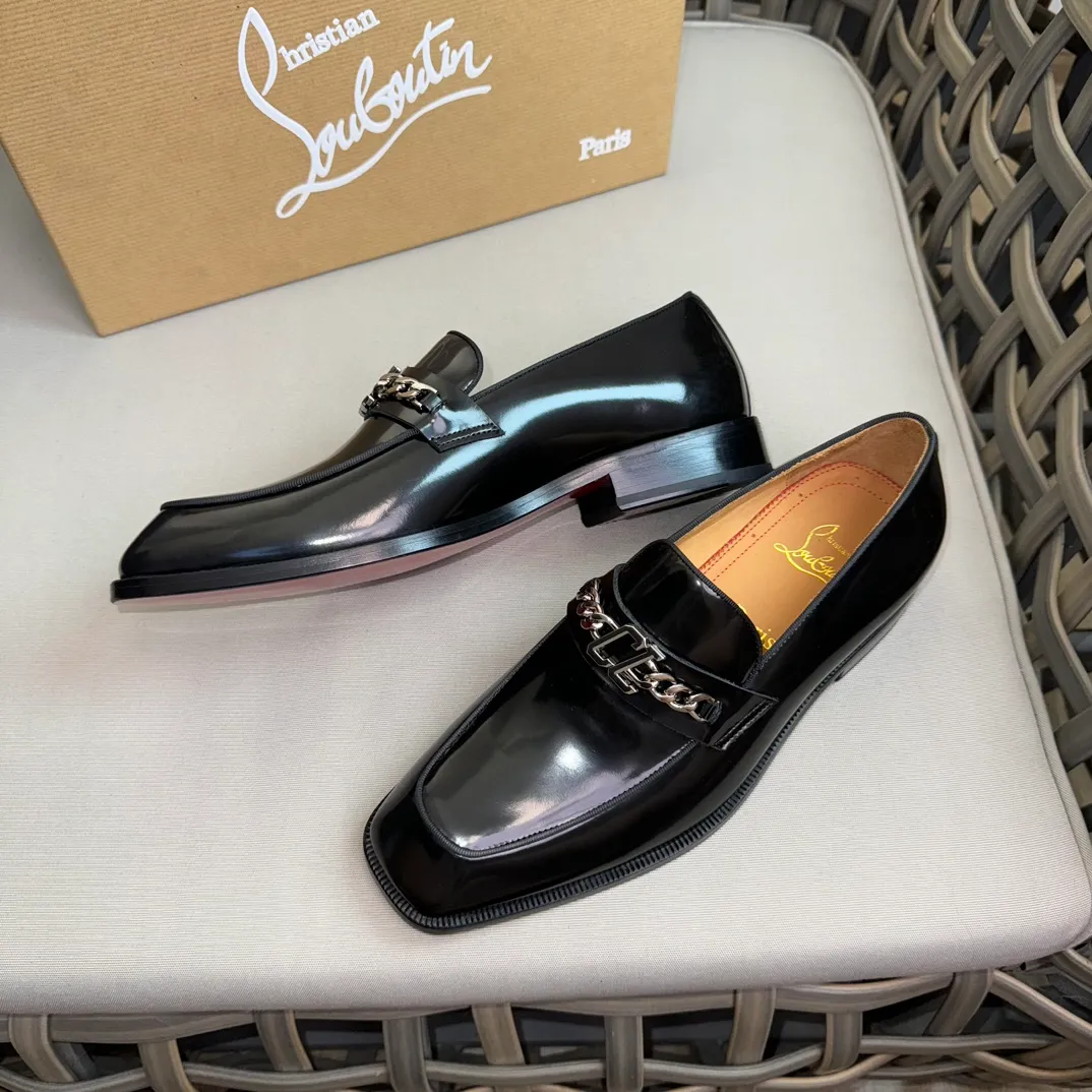 [CL red-soled shoes] Top P: 1020💰 Size 39-44 (⚠️38.45.46 custom-made, non-refundable and non-exchangeable) 🆑High-end men's business formal leather shoes, classic red-soled shoes | Fabric: Original imported first-layer cowhide, iconic rivet decoration | Lining: water-dyed cowhide lining Outsole: red cowhide outsole imported from Italy Brand: Christia*.Loubouti* 🆑 High-end men's business dress shoes | classic red soled shoes | Upper: original imported first layer cowhide iconic rivet decoration | Linning: Water dyed cow skin inner Outsole: red cowhide outsole imported from Italy Size: 39-44 (38.45.46 customized) Brand: Christia*.Loubouti*
